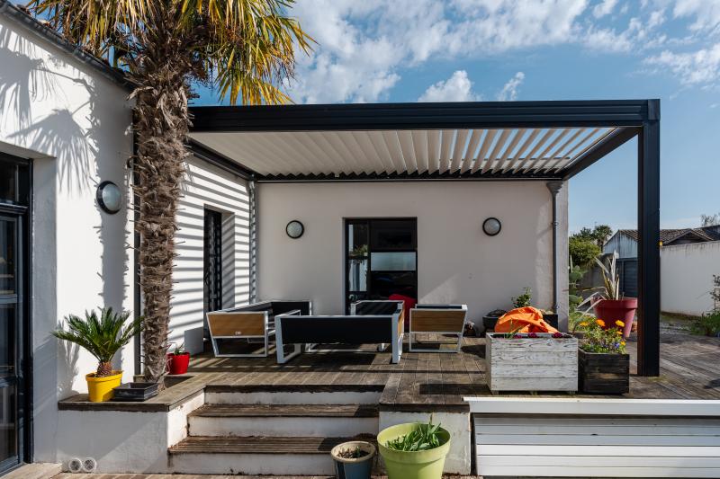 Quels stores extérieurs choisir pour protéger efficacement votre terrasse ?